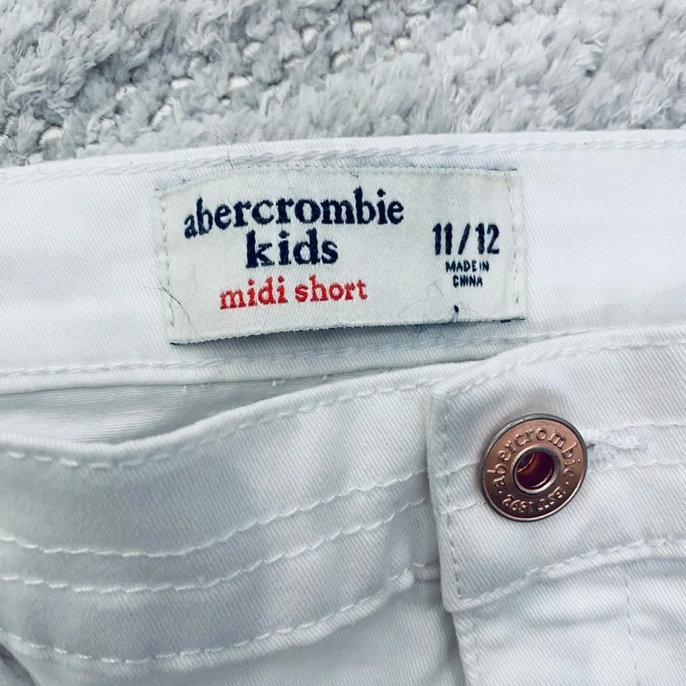 NWOT - Abercrombie kids Girls’ Super Soft Cotton Midi White Shorts 11/12 - Picture 3 of 3